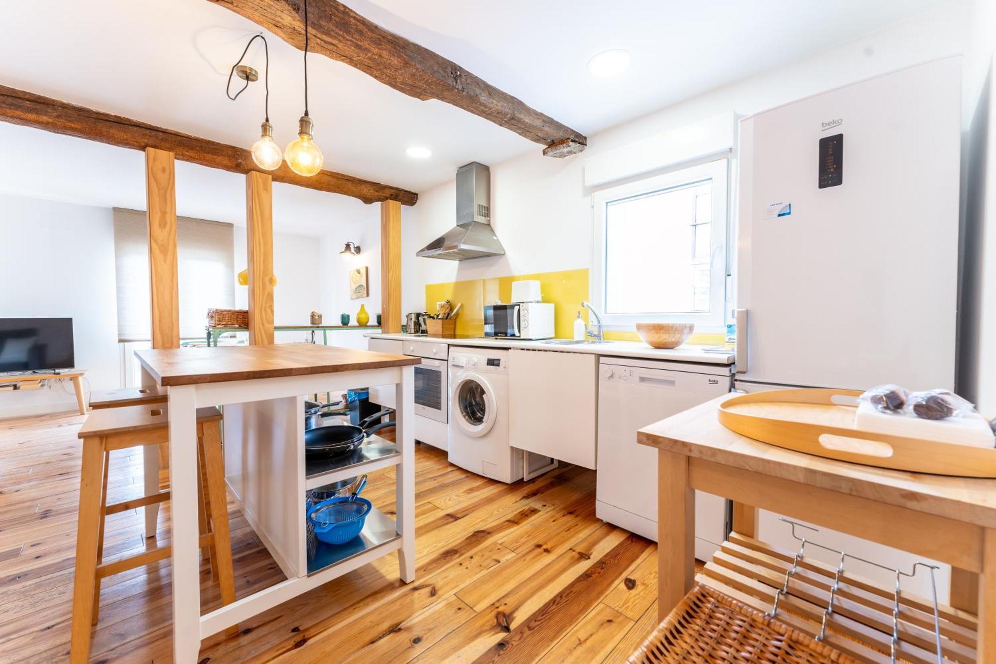 Warm And Inviting, Central Location By Urbanhosting Santander Exterior photo